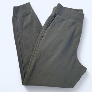 Uniqlo Men's Olive Green joggers sweatpants loungewear outdoors workout size S